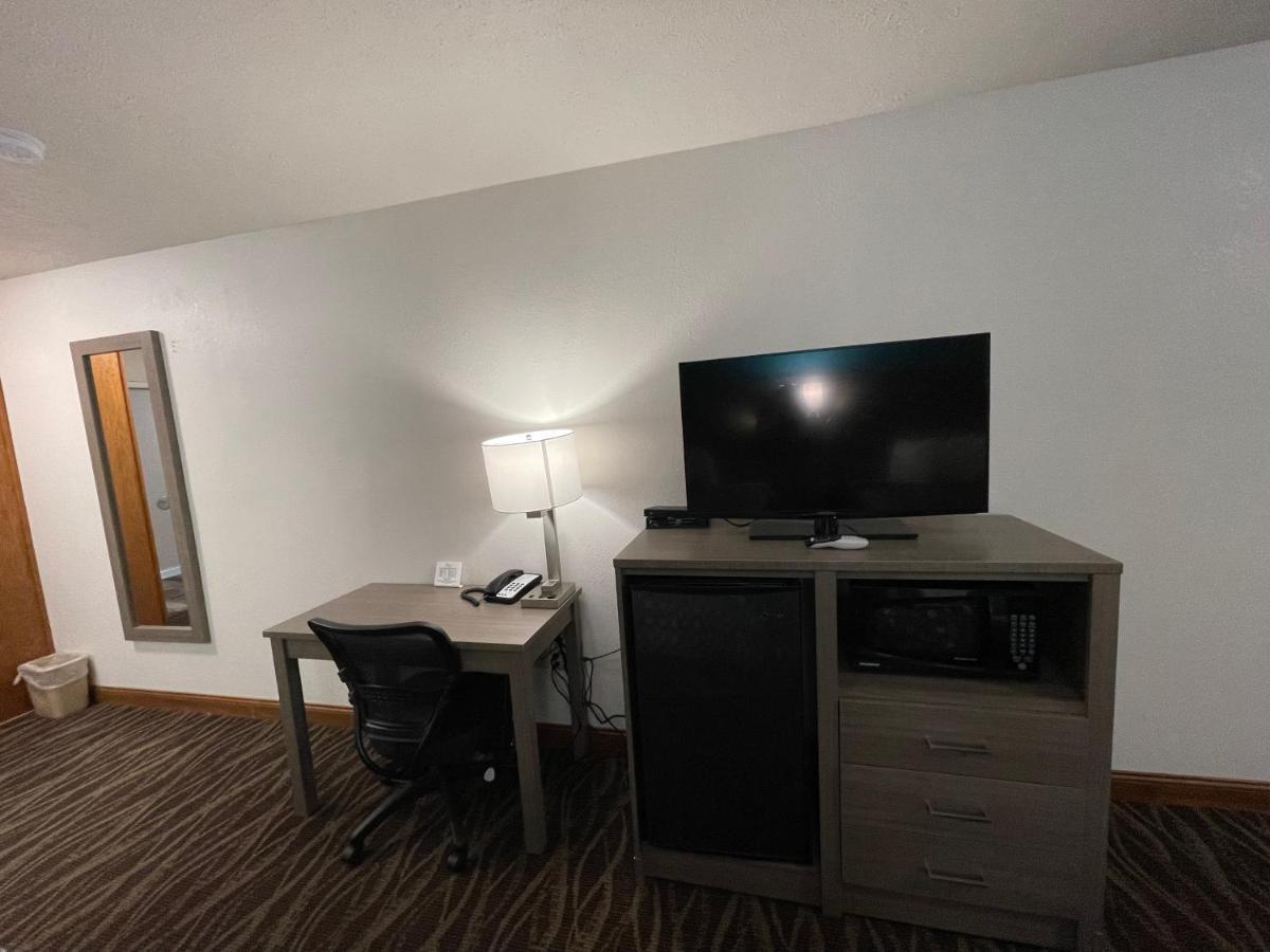 Отель Baymont By Wyndham Bellevue - Omaha Экстерьер фото