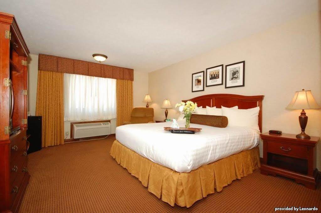 Отель Baymont By Wyndham Bellevue - Omaha Экстерьер фото